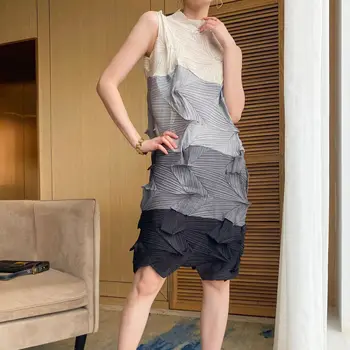 Летнее элегантное повседневное платье миди с геометрическим плиссированием в стиле минимализма без рукавов
